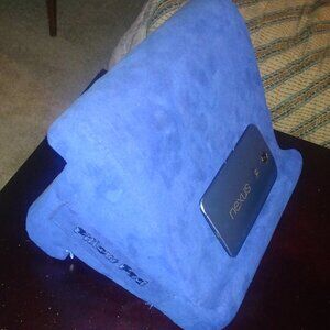 tablet/cellphone holder (pillow pod)